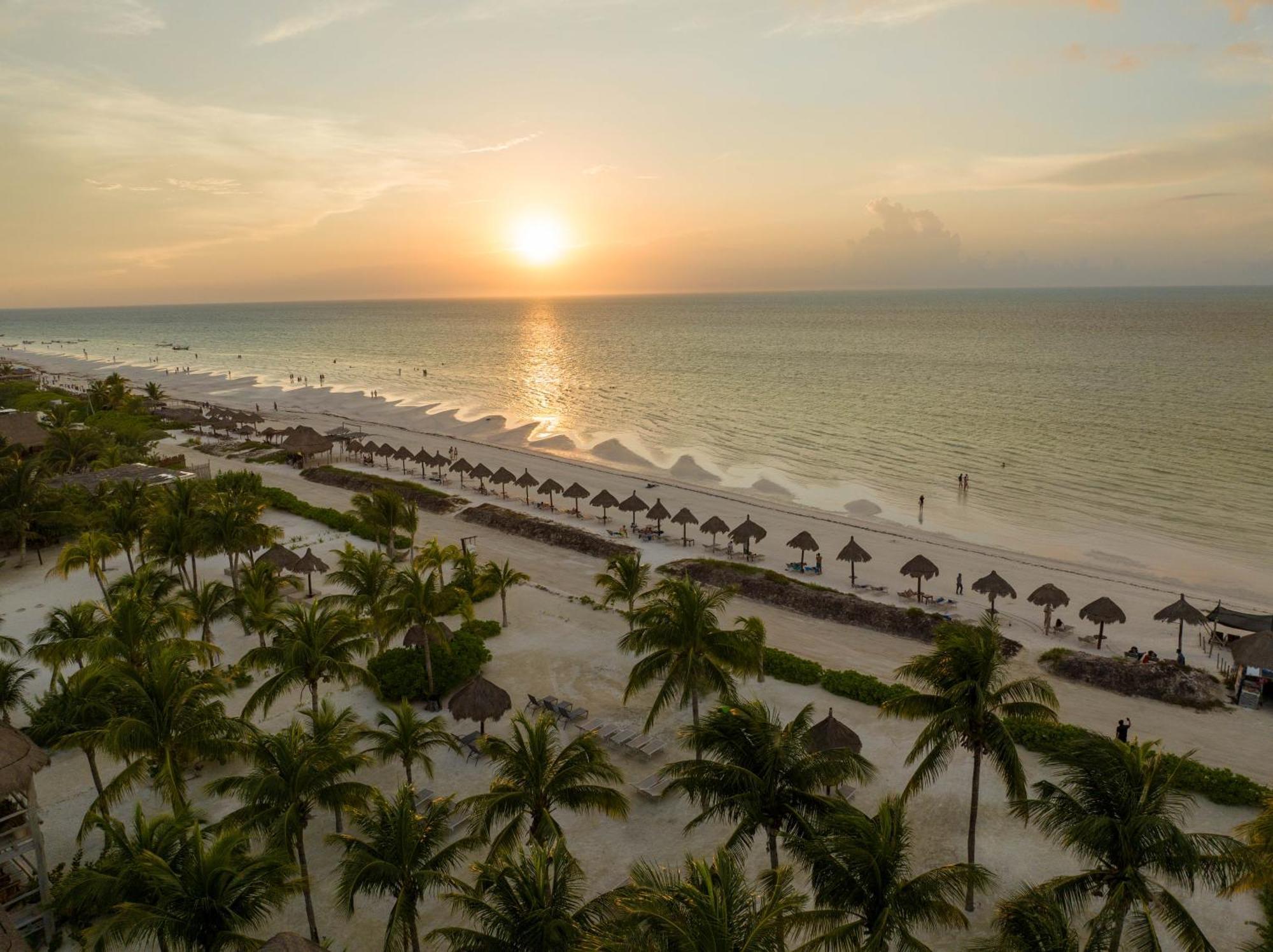 My Blue Hotel Holbox Extérieur photo Sunset at the beach